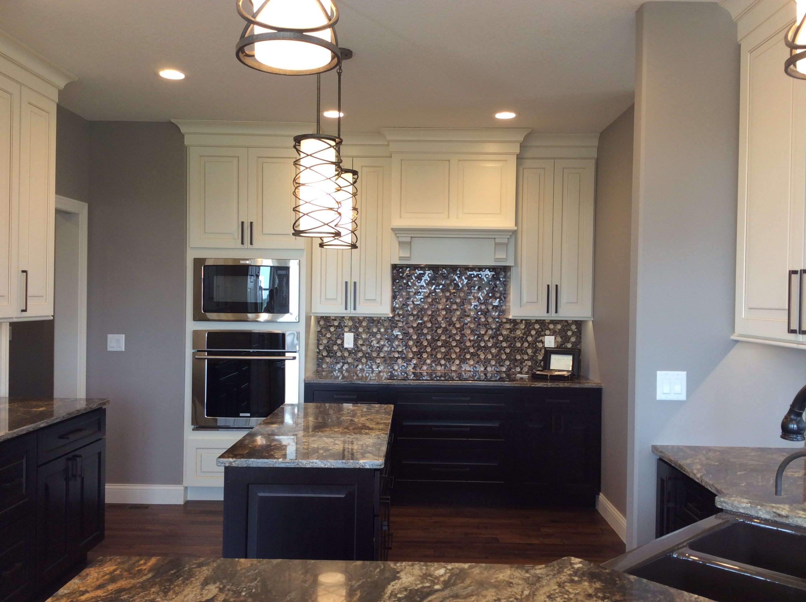 Kitchen and Wet Bar Cabinets - Coralville